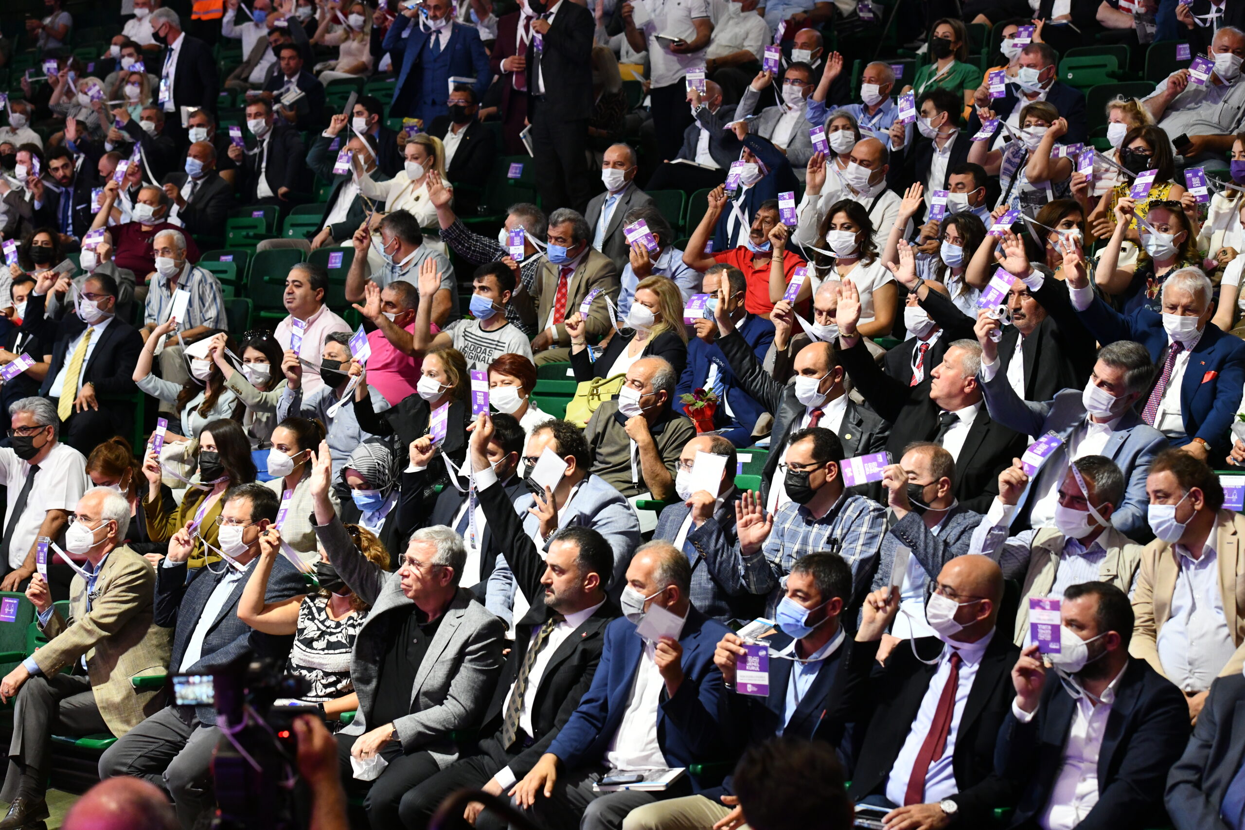 Gölgeden Çıkan Kamusallık: Kentlerde Katılımın Yeni İmkânları}