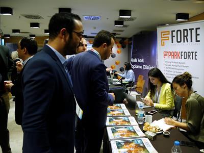 Akıllı Şehirlerin Geleceği Bu Zirve’de Konuşuldu}
