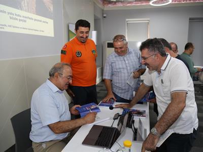 Kent Selleriyle Mücadelede Belediye Personelleri Bilgilendirildi}